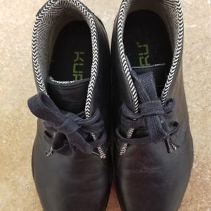 KURU black ankle boots